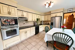 200 Old Coach Ln, Stratford, CT 06614 - Photo 10