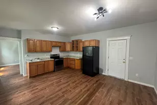 142 Adams St, Hartford, CT 06112 - Photo 2