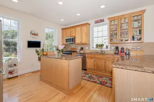 9 Washington Cir, Southbury, CT 06488 - Photo 6