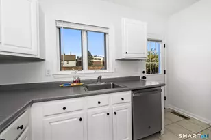 23 Dolsen Pl, Stamford, CT 06901 - Photo 8