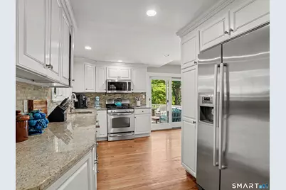 107 Knapp Street, Stamford, CT 06907 - Photo 6