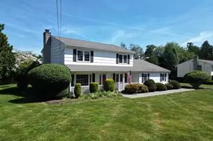 19 Zephyr Rd, Trumbull, CT 06611 - Photo 2