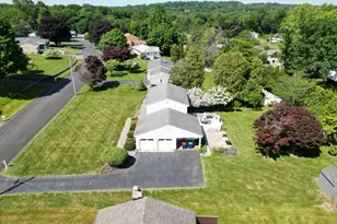 19 Zephyr Rd, Trumbull, CT 06611 - Photo 4