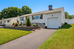 85 Knollwood Rd, West Hartford, CT 06110 - Photo 2