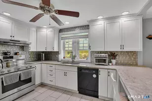 17 Trumbull Pl, North Haven, CT 06473 - Photo 6