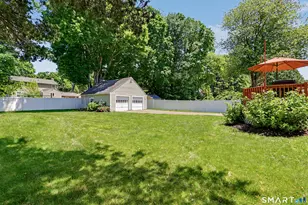 23 Brewster Pl, Trumbull, CT 06611 - Photo 2