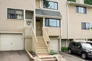 213 Sunrise Hill Ln, Norwalk, CT 06851 - Photo 2