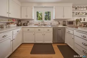 32 Fox Den Rd, Avon, CT 06001 - Photo 2