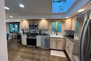 6 Roby Ct, Branford, CT 06405 - Photo 2