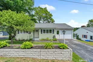 8 Cove View Dr, Waterford, CT 06375 - Photo 2