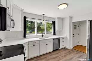 8 Cove View Dr, Waterford, CT 06375 - Photo 22