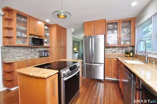 10 Breezy Knoll Dr, Bloomfield, CT 06002 - Photo 16