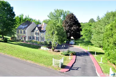 10 Breezy Knoll Drive, Bloomfield, CT 06002 - Photo 4