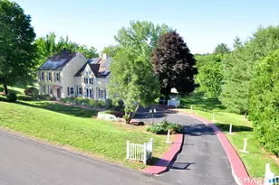 10 Breezy Knoll Dr, Bloomfield, CT 06002 - Photo 4