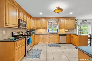44 Sophia Ct, Meriden, CT 06450 - Photo 8