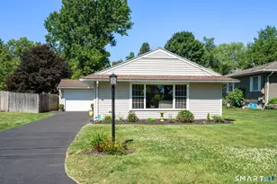 31 Cowan St, Suffield, CT 06078 - Photo 2