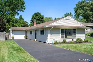 31 Cowan St, Suffield, CT 06078 - Photo 1