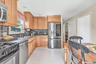 15 Evelyn St, Trumbull, CT 06611 - Photo 16