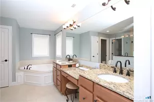 5 Farm Mdw Rd, East Lyme, CT 06333 - Photo 6