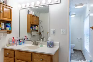 176 Brewer St, East Hartford, CT 06118 - Photo 32