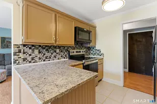 142 Woodland Dr, Cromwell, CT 06416 - Photo 4