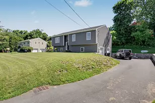 30 Lillian Ave, New Fairfield, CT 06812 - Photo 2