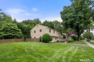 208 Sigwin Dr, Fairfield, CT 06824 - Photo 4