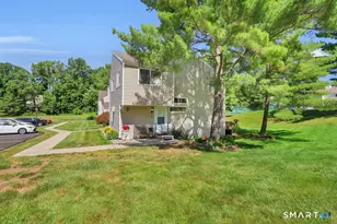 11 Watch Hill Cir, Cromwell, CT 06416 - Photo 2