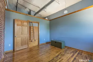 325 Myrtle Ave, Bridgeport, CT 06604 - Photo 12