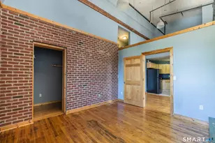 325 Myrtle Ave, Bridgeport, CT 06604 - Photo 10