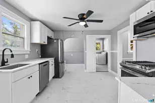 695 W Taft Ave, Bridgeport, CT 06604 - Photo 16
