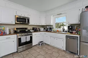 25 Quinsey Dr, Bridgeport, CT 06606 - Photo 6