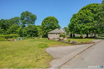 17 Lathrop Road, Montville, CT 06382 - Photo 4