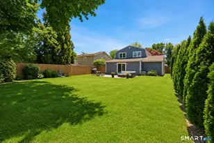 6 3 Seasons Ln, Norwalk, CT 06851 - Photo 4