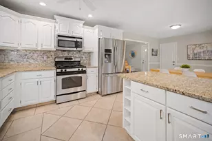 6 3 Seasons Ln, Norwalk, CT 06851 - Photo 8