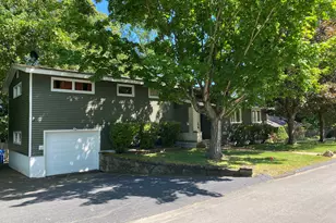 8 Commodore St, Norwich, CT 06360 - Photo 2