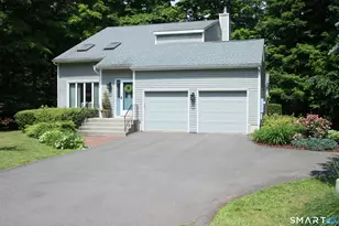 10 Old Village Ln, Farmington, CT 06085 - Photo 2
