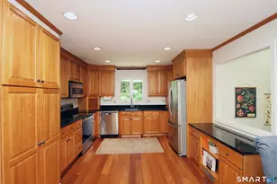 10 Old Village Ln, Farmington, CT 06085 - Photo 12