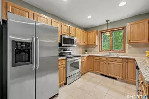 8 Apple Blossom Ln, Danbury, CT 06811 - Photo 16
