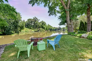 8 Apple Blossom Ln, Danbury, CT 06811 - Photo 2