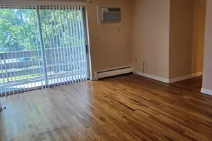 106 Oakwood Ave, West Hartford, CT 06119 - Photo 4