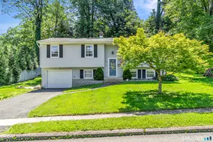 40 Bayberry Dr, Wallingford, CT 06492 - Photo 1