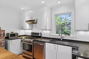 36 Pearl St, Groton, CT 06355 - Photo 8