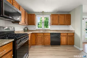 12 S Meadow Ln, Enfield, CT 06082 - Photo 8