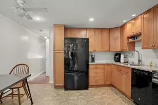 140 Beachview Ave, Bridgeport, CT 06605 - Photo 10