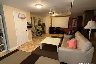 17 Mourning Dove Cir, New Haven, CT 06513 - Photo 10
