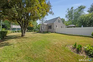 25 Douglas Dr, Meriden, CT 06451 - Photo 4