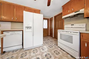 32 Loveland Ln, Bristol, CT 06010 - Photo 14