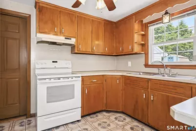 32 Loveland Lane, Bristol, CT 06010 - Photo 12