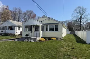 65 Roseville St, Fairfield, CT 06825 - Photo 2